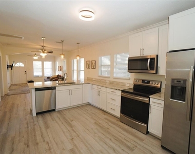 2511 W Fig Street - Photo Thumbnail 4