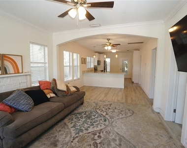 2511 W Fig Street - Photo Thumbnail 2