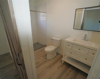 2511 W Fig Street - Photo Thumbnail 13