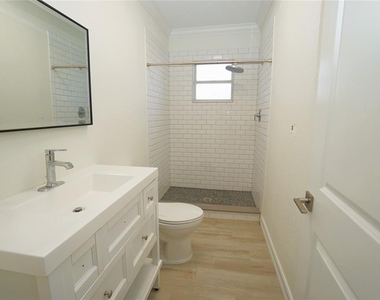 2511 W Fig Street - Photo Thumbnail 8