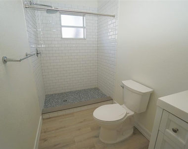2511 W Fig Street - Photo Thumbnail 12