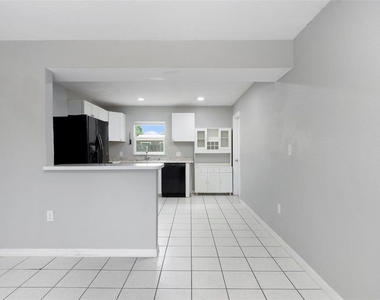5255 45th Avenue N - Photo Thumbnail 5