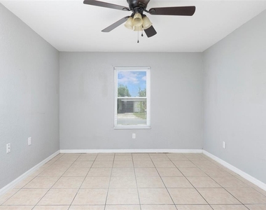 5255 45th Avenue N - Photo Thumbnail 13
