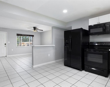 5255 45th Avenue N - Photo Thumbnail 6