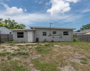 5255 45th Avenue N - Photo Thumbnail 20