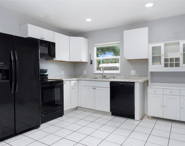 5255 45th Avenue N - Photo Thumbnail 7