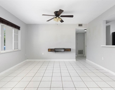 5255 45th Avenue N - Photo Thumbnail 3
