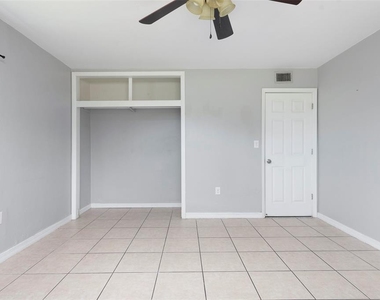 5255 45th Avenue N - Photo Thumbnail 12