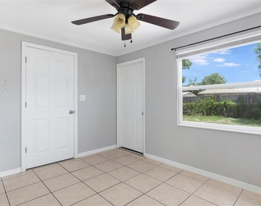 5255 45th Avenue N - Photo Thumbnail 16