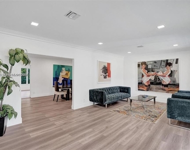 630 Ne 52nd Terrace - Photo Thumbnail 4