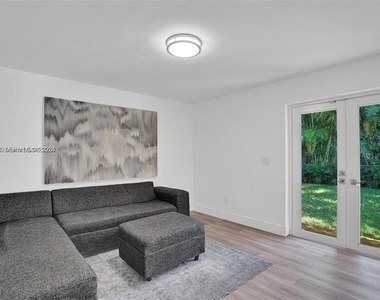 630 Ne 52nd Terrace - Photo Thumbnail 11