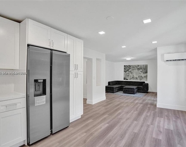 630 Ne 52nd Terrace - Photo Thumbnail 2