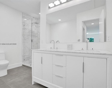 630 Ne 52nd Terrace - Photo Thumbnail 15