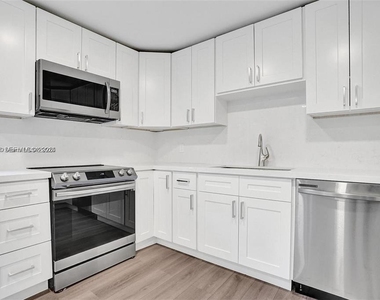 630 Ne 52nd Terrace - Photo Thumbnail 3
