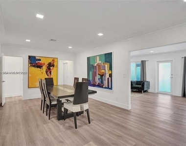 630 Ne 52nd Terrace - Photo Thumbnail 9