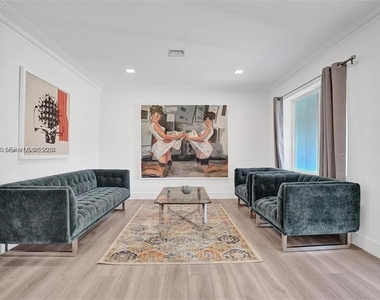 630 Ne 52nd Terrace - Photo Thumbnail 5