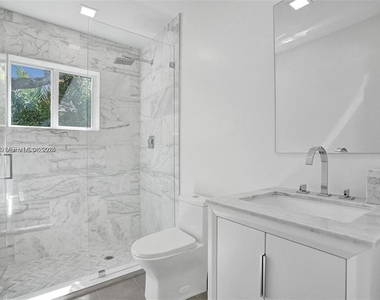 630 Ne 52nd Terrace - Photo Thumbnail 12