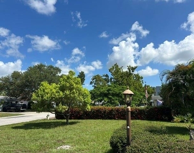 6617 27th Way N - Photo Thumbnail 2