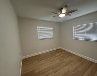 6617 27th Way N - Photo Thumbnail 18