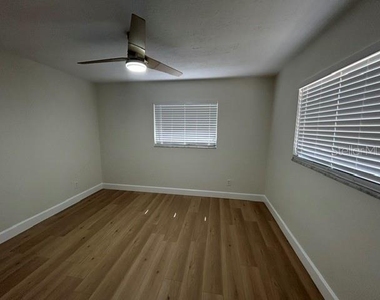 6617 27th Way N - Photo Thumbnail 15