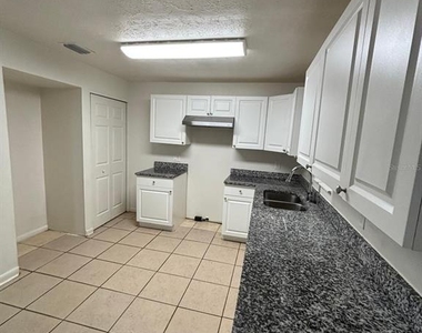 1121 Ne 13th Avenue - Photo Thumbnail 6