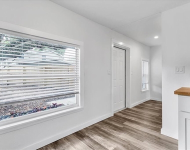 6008 N Tampa Street - Photo Thumbnail 7