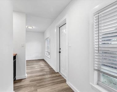 6008 N Tampa Street - Photo Thumbnail 8
