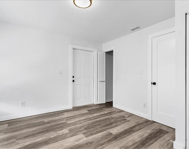6008 N Tampa Street - Photo Thumbnail 17