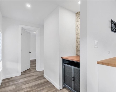 6008 N Tampa Street - Photo Thumbnail 9