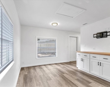 6008 N Tampa Street - Photo Thumbnail 12