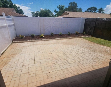 209 Corkwood Ln - Photo Thumbnail 18