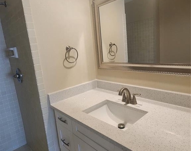 209 Corkwood Ln - Photo Thumbnail 13