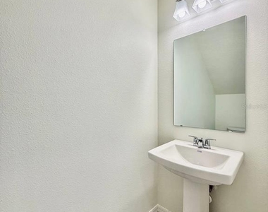 6404 Jensen View Avenue - Photo Thumbnail 15