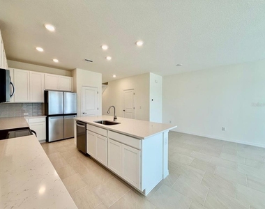 6404 Jensen View Avenue - Photo Thumbnail 9