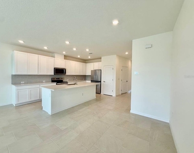 6404 Jensen View Avenue - Photo Thumbnail 11