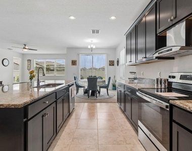 16011 Sonoma Grove Circle - Photo Thumbnail 11
