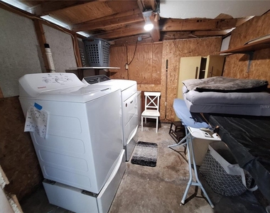 3911 Loury Drive - Photo Thumbnail 4