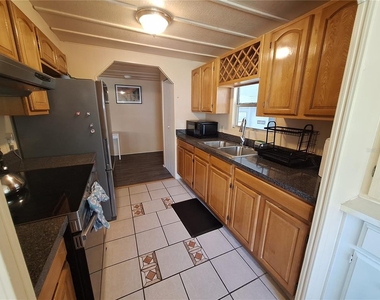 3911 Loury Drive - Photo Thumbnail 2