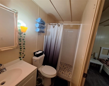 3911 Loury Drive - Photo Thumbnail 6