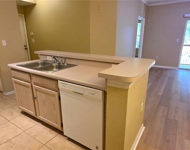 5618 Pinnacle Heights Circle - Photo Thumbnail 11