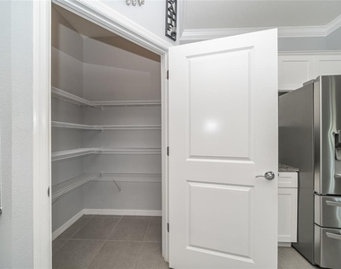 1092 Pipestone Place - Photo Thumbnail 10