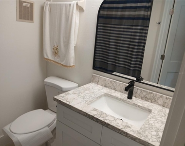 1245 S Martin Luther King Jr Avenue - Photo Thumbnail 9