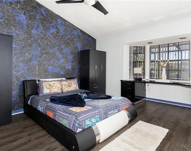 10438 Saint Tropez Place - Photo Thumbnail 17