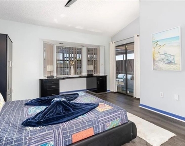 10438 Saint Tropez Place - Photo Thumbnail 16