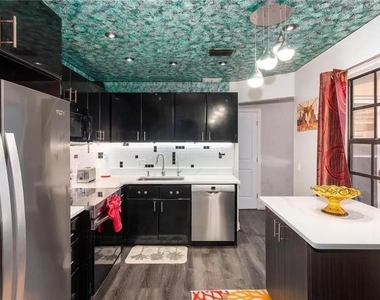 10438 Saint Tropez Place - Photo Thumbnail 5