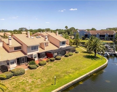 10438 Saint Tropez Place - Photo Thumbnail 23