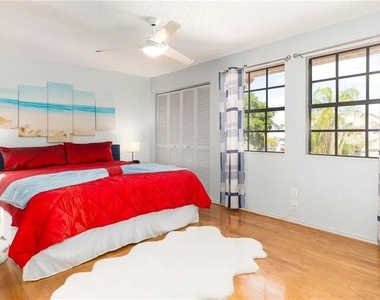 10438 Saint Tropez Place - Photo Thumbnail 13