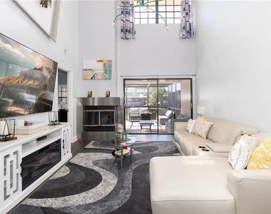 10438 Saint Tropez Place - Photo Thumbnail 8