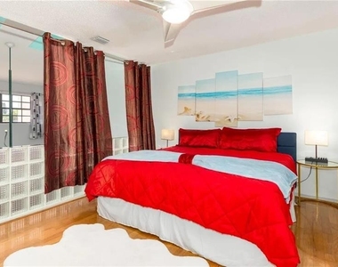 10438 Saint Tropez Place - Photo Thumbnail 12