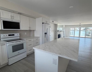 716 Bayway Boulevard - Photo Thumbnail 5